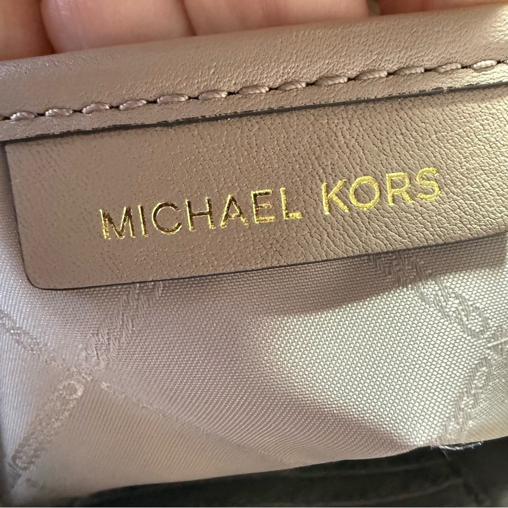 Michael Kors Beige Amelia Leather Tote Bag with Crossbody - Picture 13 of 16